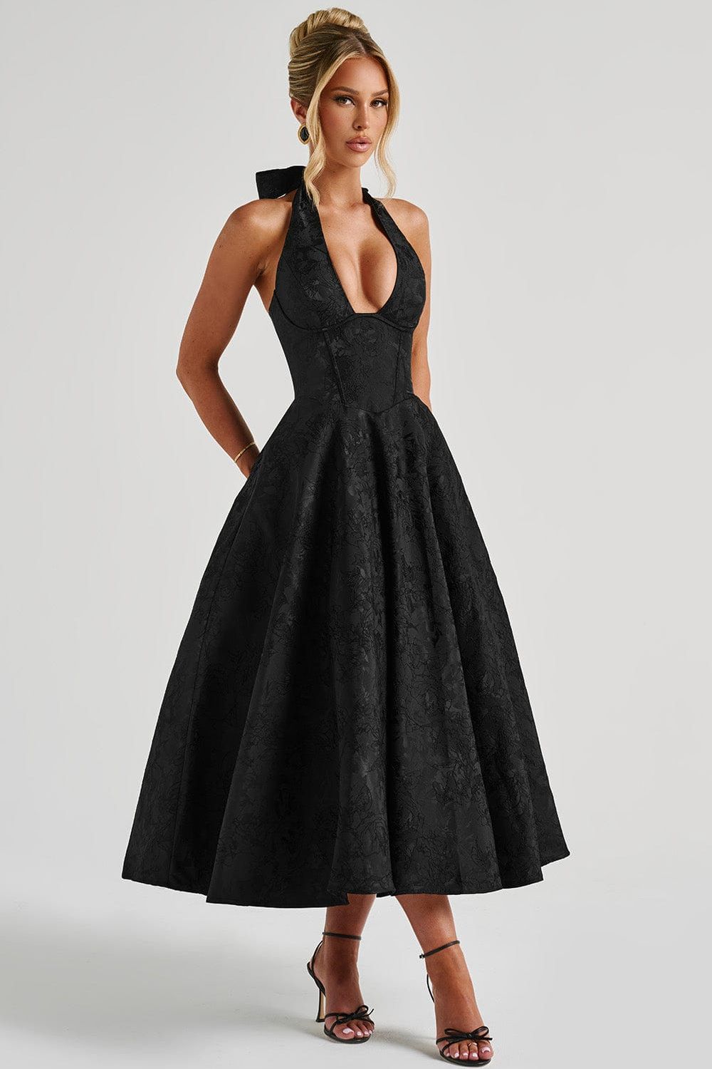 Camila™ | Vestido midi con escote halter y falda acampanada