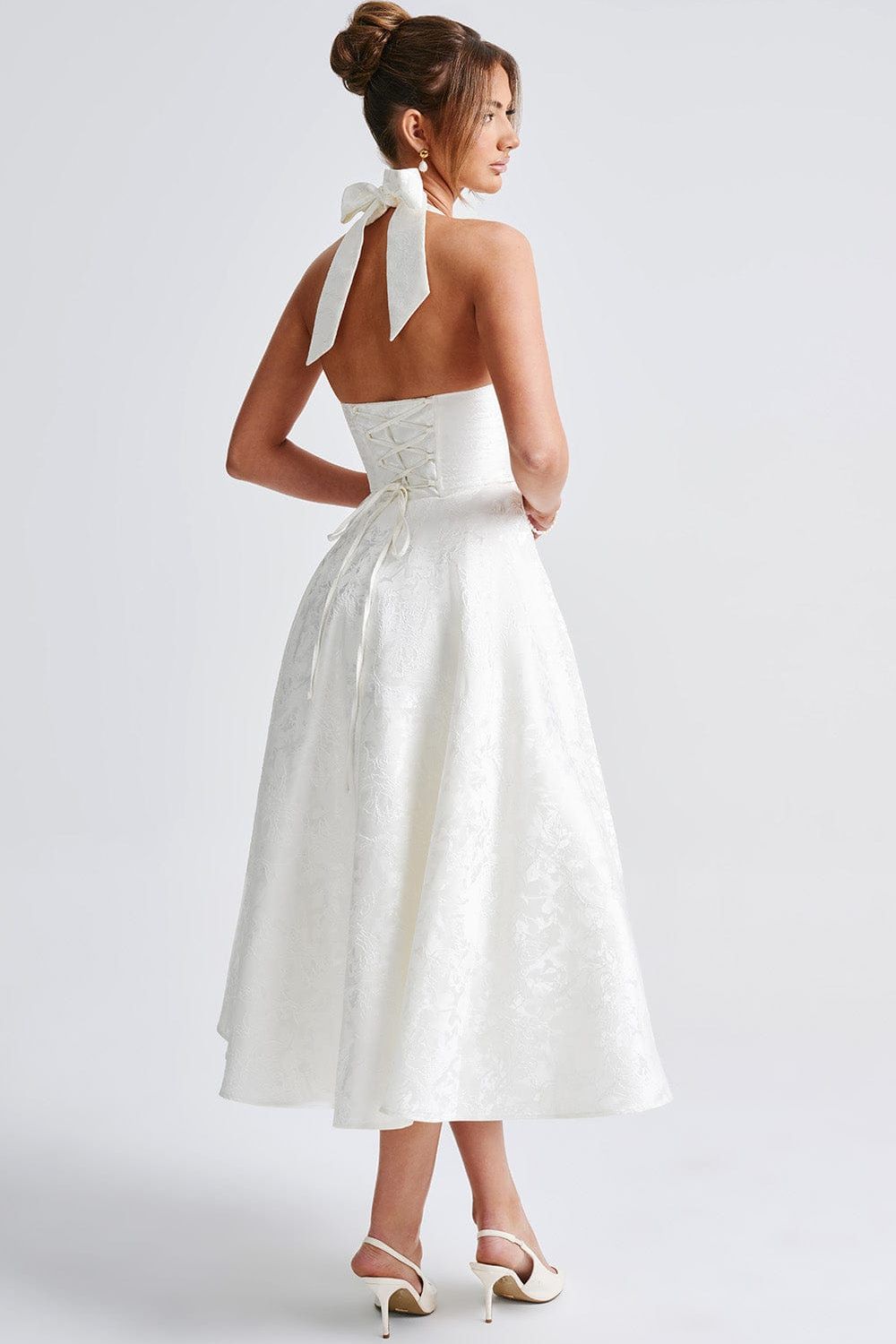 Camila™ | Vestido midi con escote halter y falda acampanada