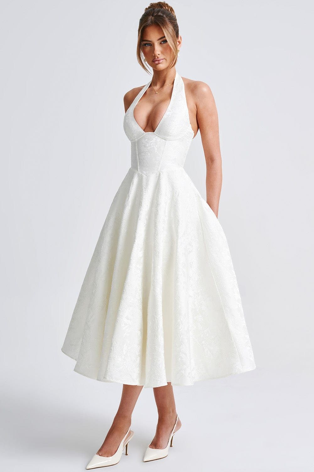 Camila™ | Vestido midi con escote halter y falda acampanada
