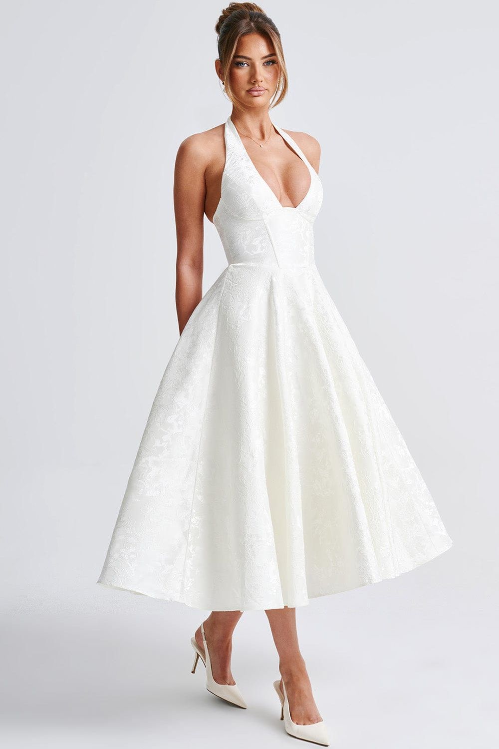 Camila™ | Vestido midi con escote halter y falda acampanada