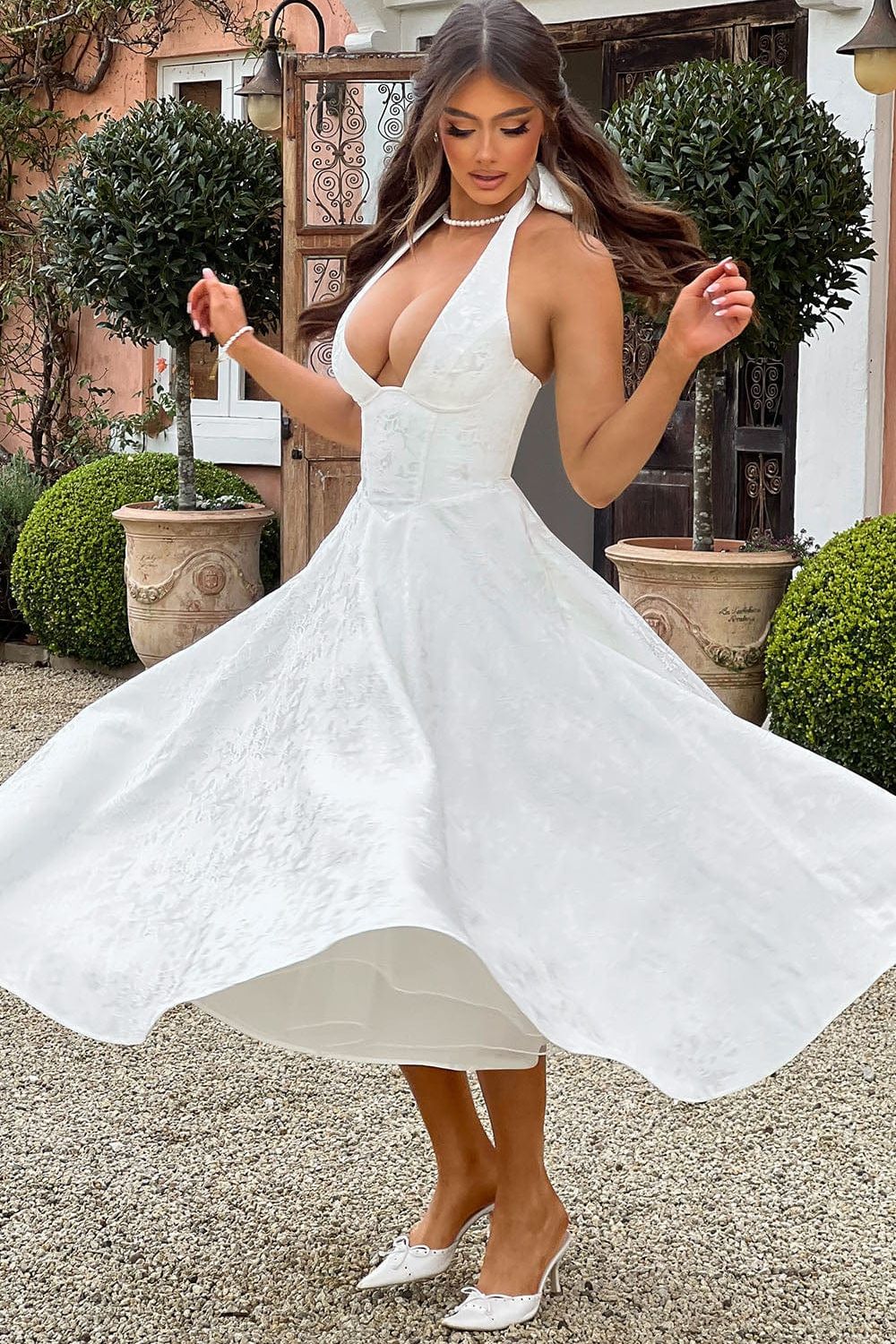 Camila™ | Vestido midi con escote halter y falda acampanada