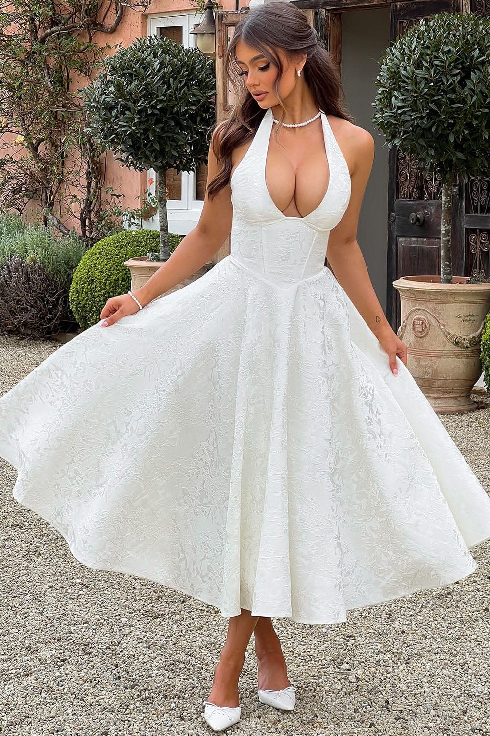 Camila™ | Vestido midi con escote halter y falda acampanada