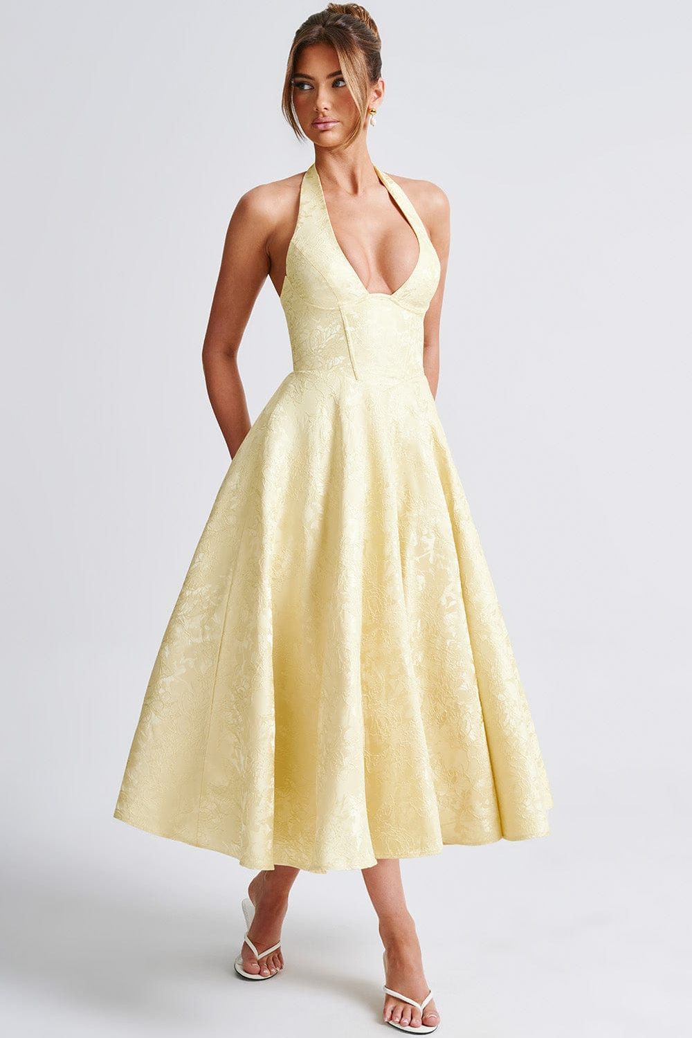 Camila™ | Vestido midi con escote halter y falda acampanada