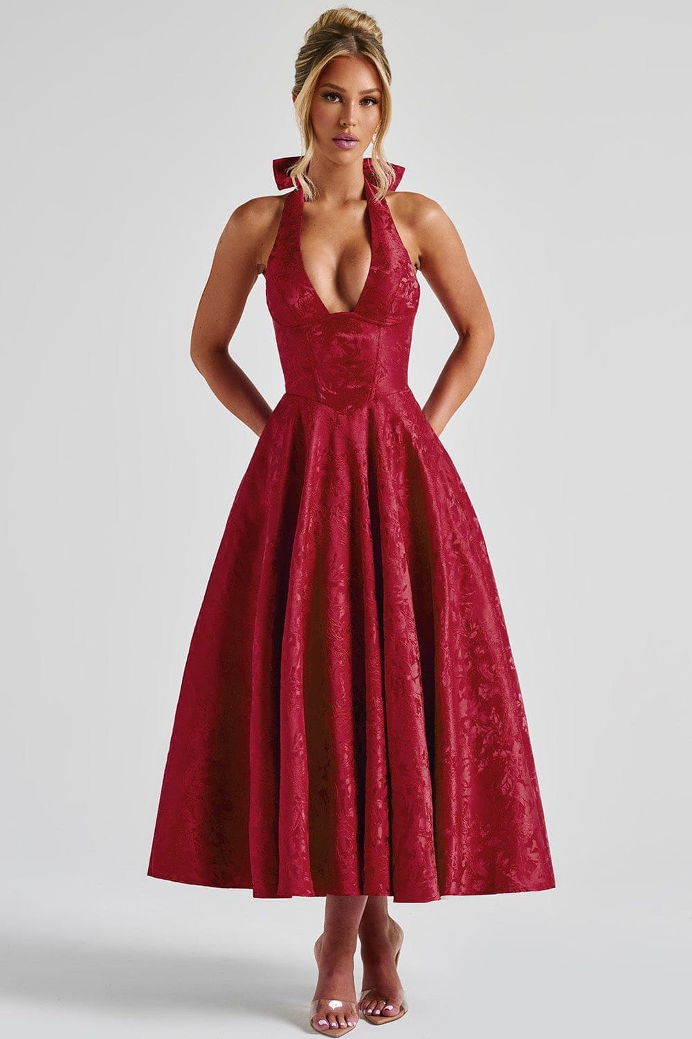 Camila™ | Vestido midi con escote halter y falda acampanada