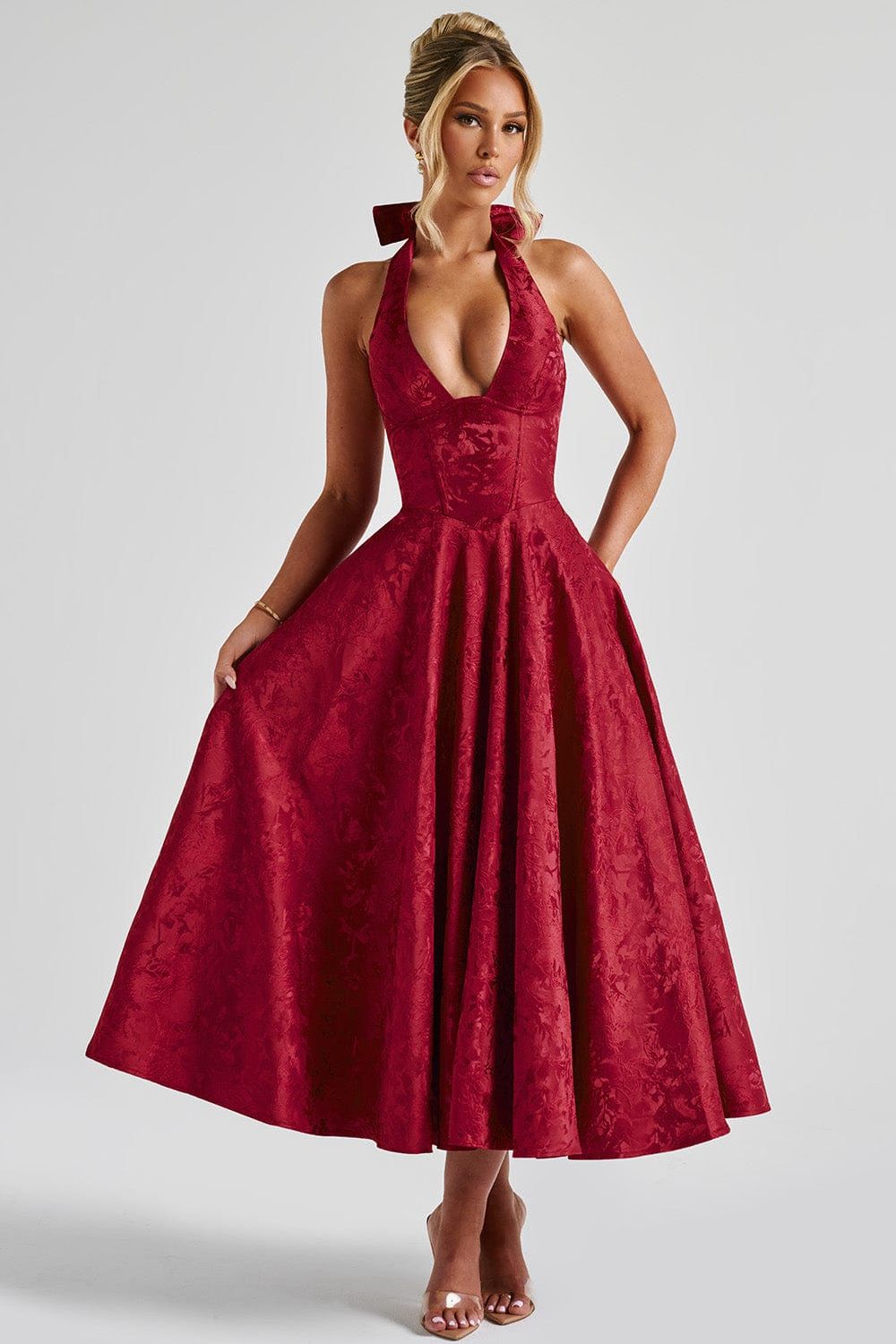 Camila™ | Vestido midi con escote halter y falda acampanada