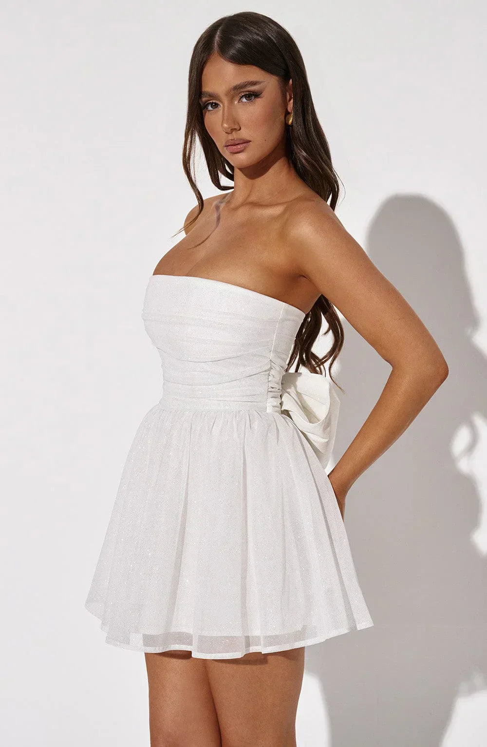 Luciana™ | Vestido mini con lazo en la espalda y detalles brillantes