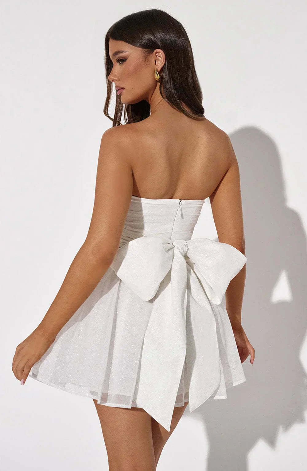 Luciana™ | Vestido mini con lazo en la espalda y detalles brillantes