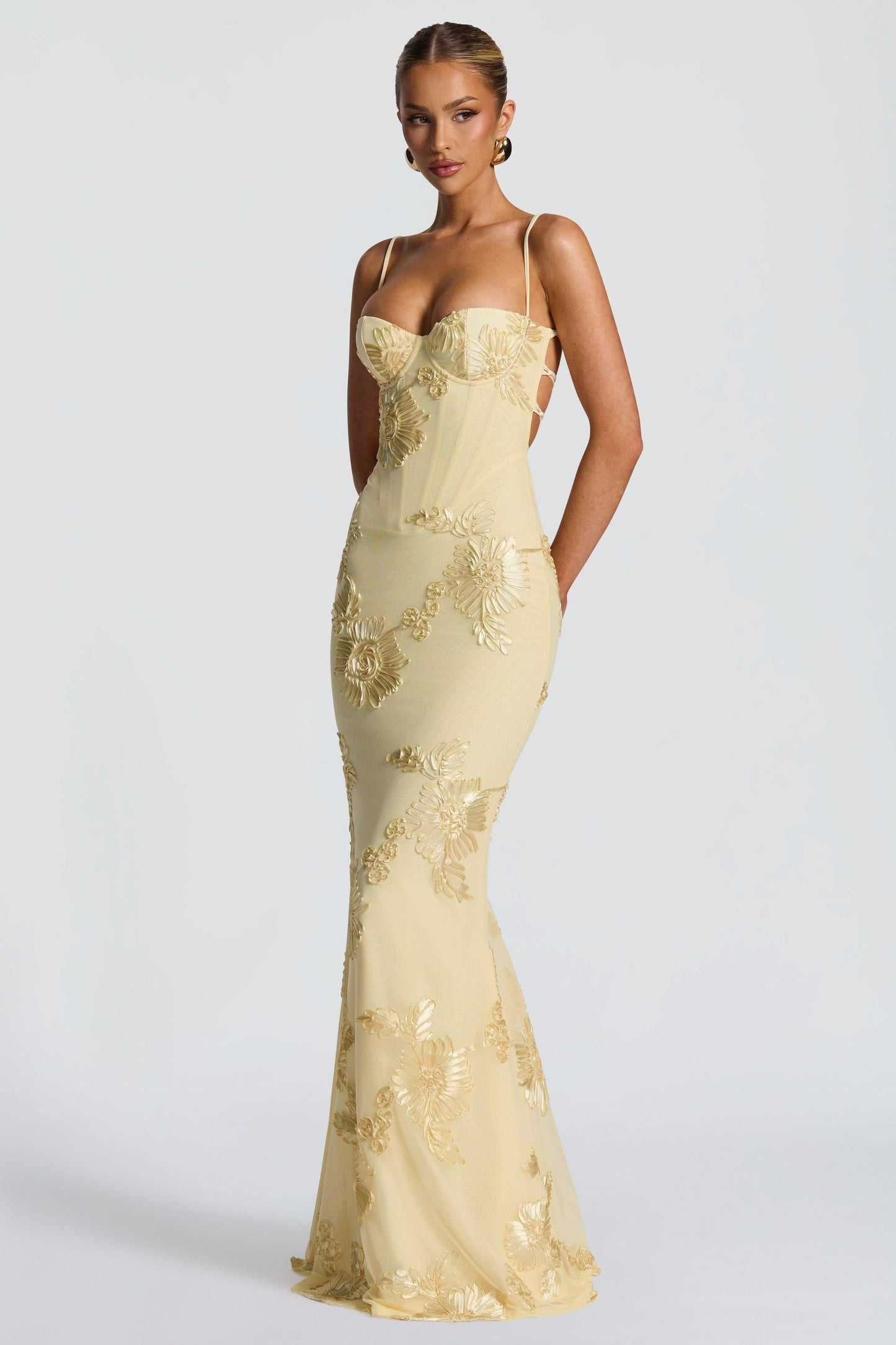 Beatriz™ | Vestido largo con tirantes y detalles florales