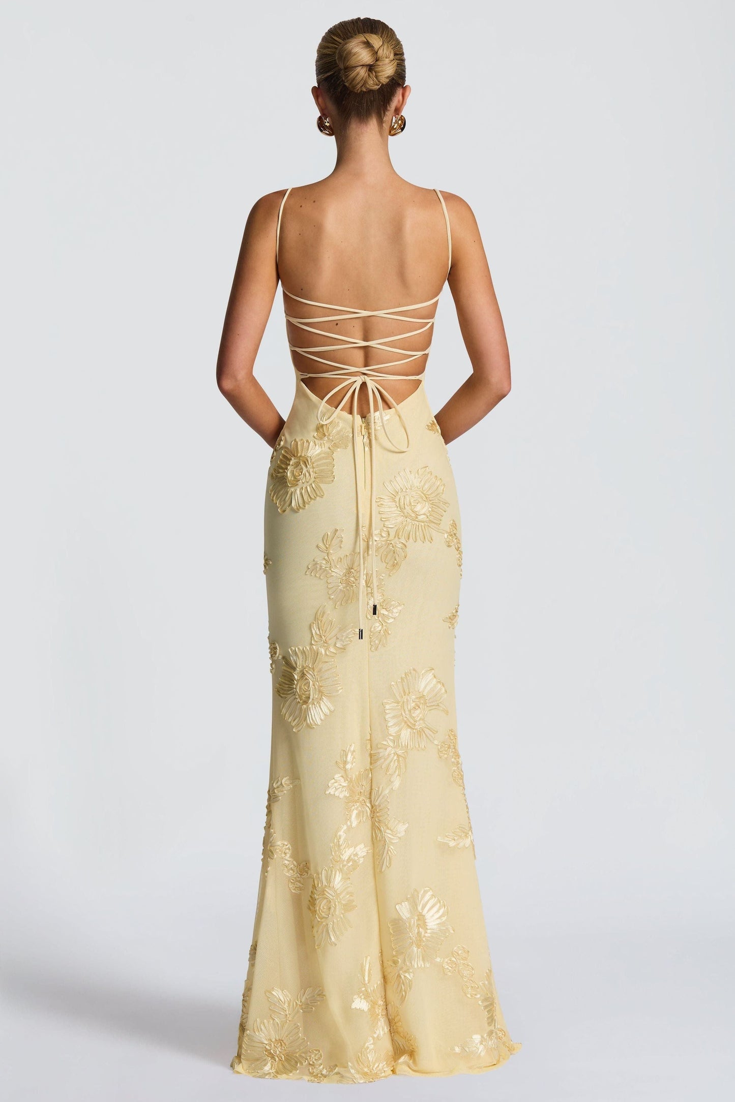 Beatriz™ | Vestido largo con tirantes y detalles florales