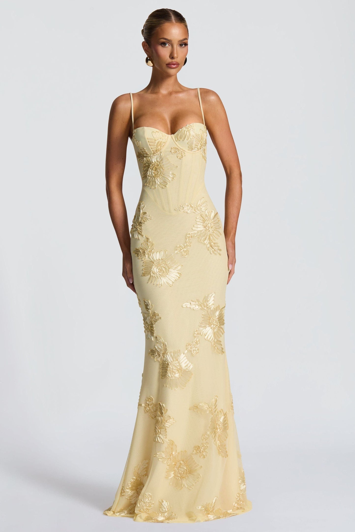 Beatriz™ | Vestido largo con tirantes y detalles florales
