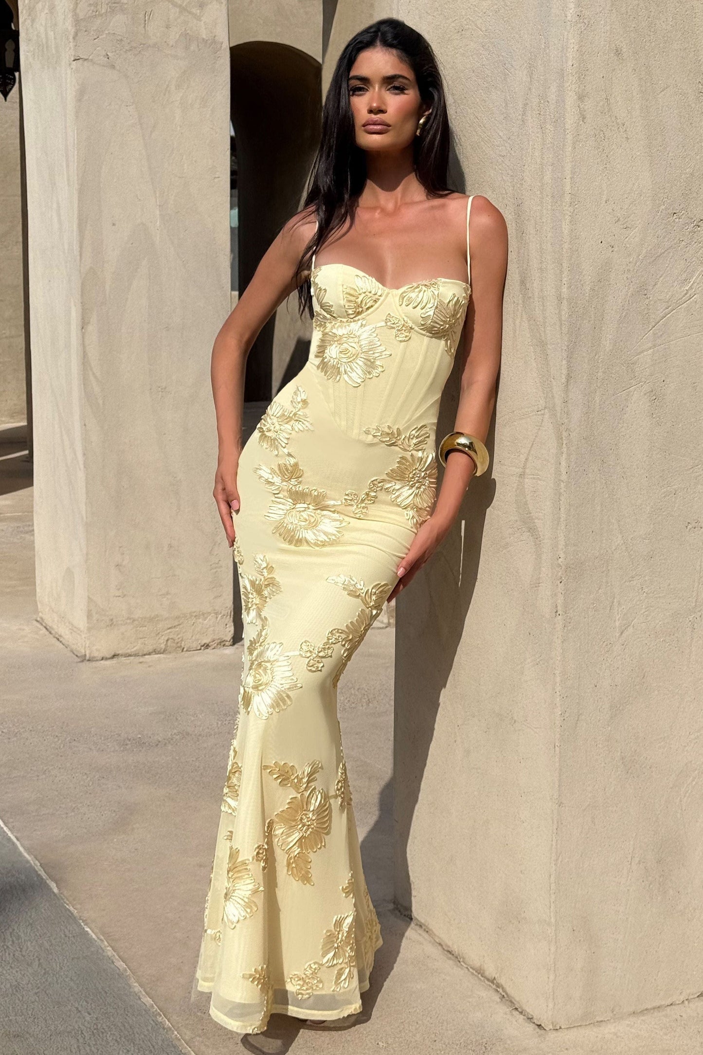 Beatriz™ | Vestido largo con tirantes y detalles florales