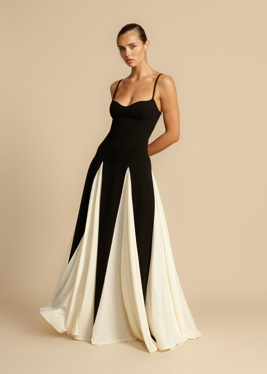 Elena™ | Vestido largo bicolor en blanco y negro con vuelo elegante
