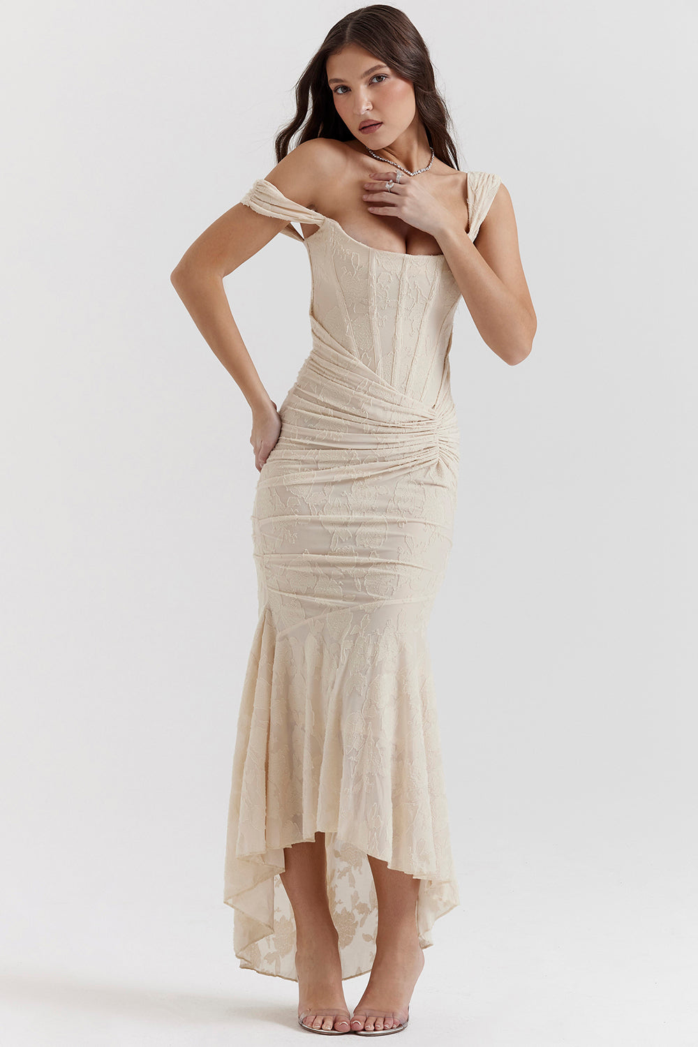 Pilar™ | Vestido largo beige con cintura escultural
