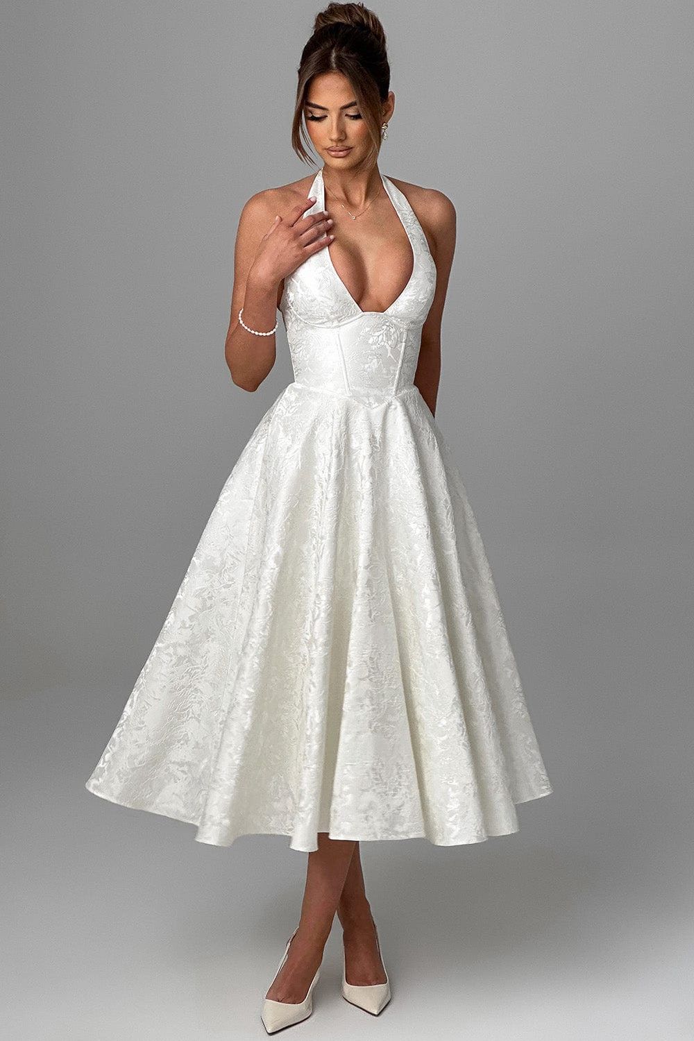 Camila™ | Vestido midi con escote halter y falda acampanada