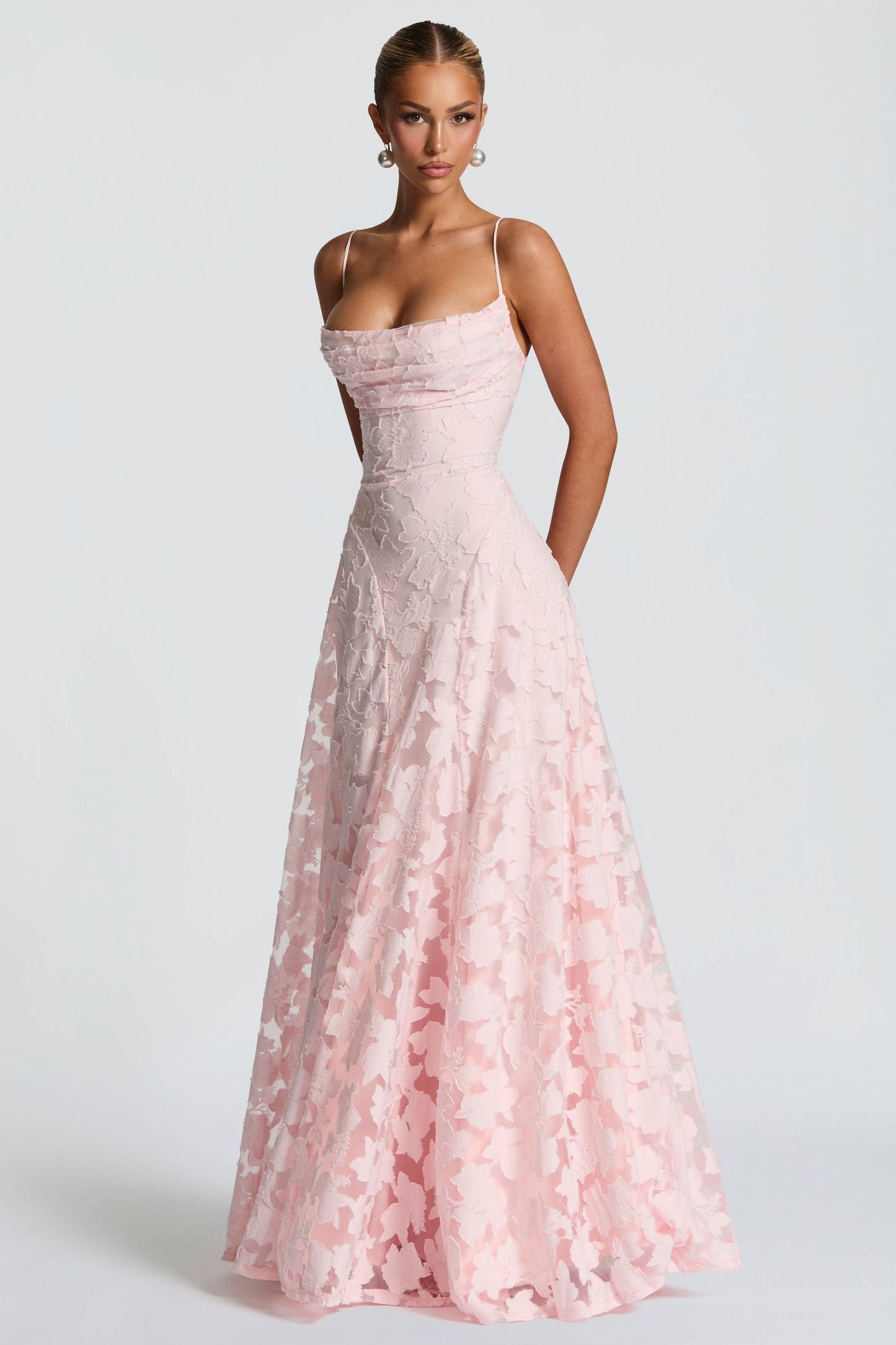 Marina™ | Vestido largo rosa con tirantes finos y textura floral