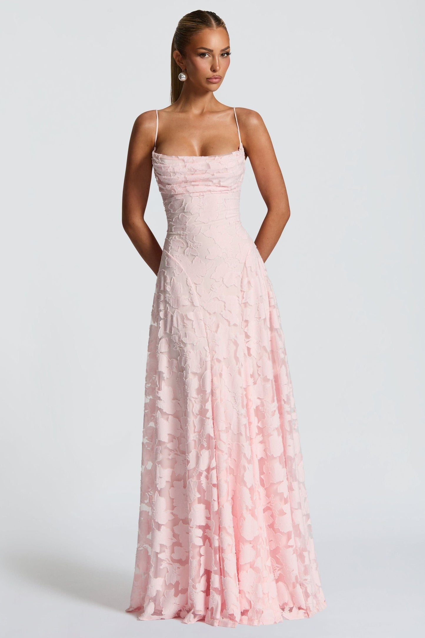 Marina™ | Vestido largo rosa con tirantes finos y textura floral
