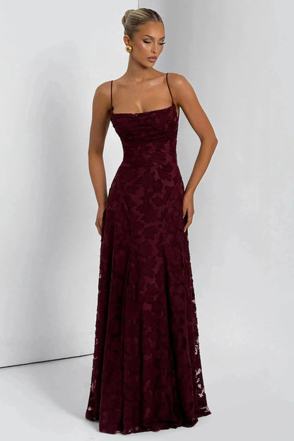 Marina™ | Vestido largo rosa con tirantes finos y textura floral