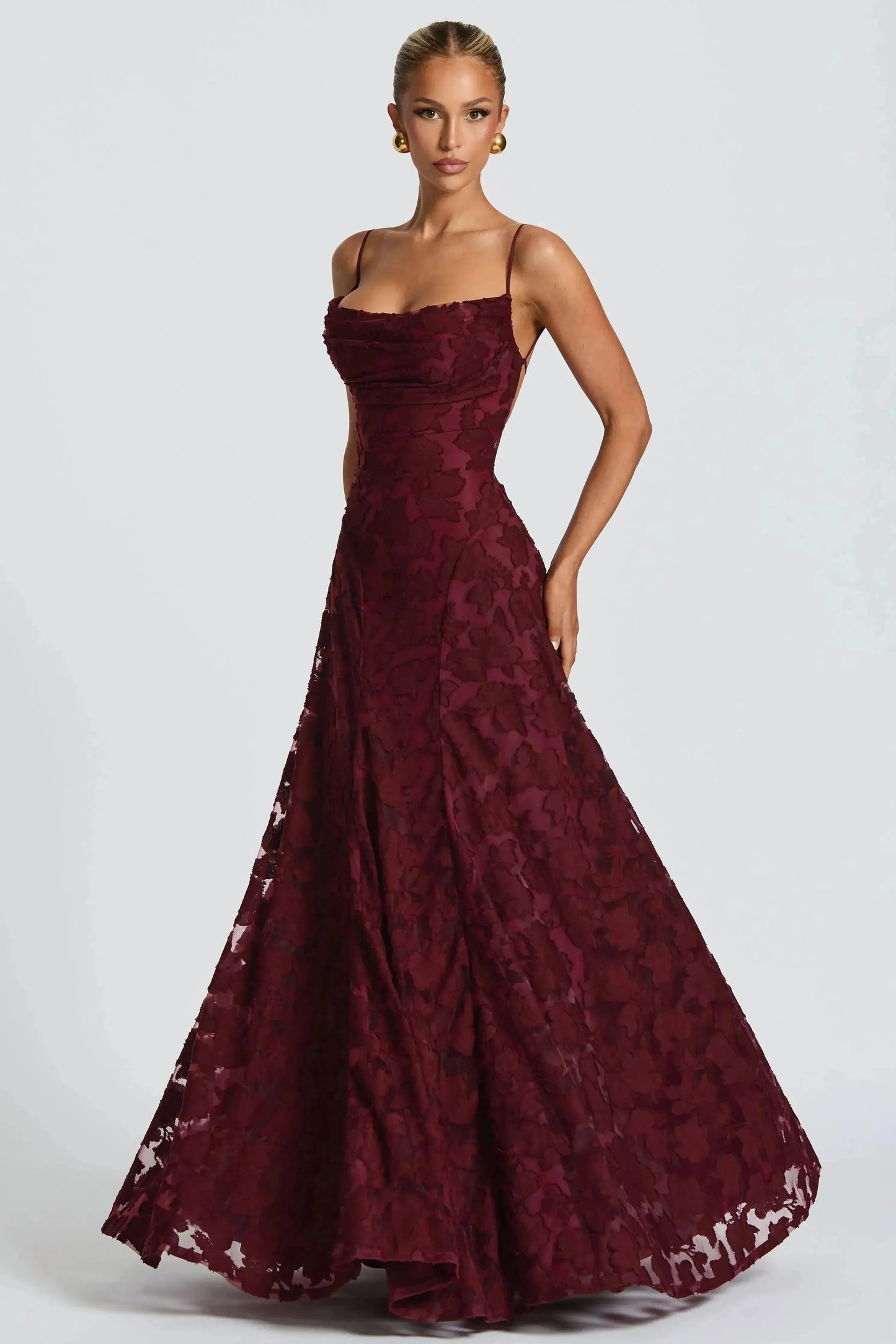 Marina™ | Vestido largo rosa con tirantes finos y textura floral