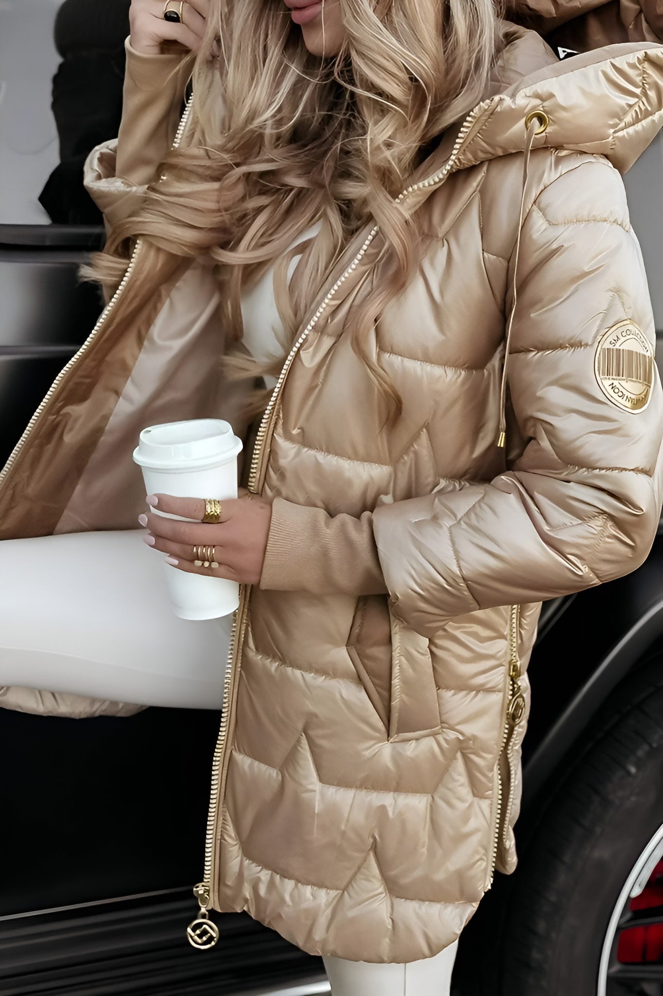 Elena™ | Abrigo de invierno elegante con capucha y relleno