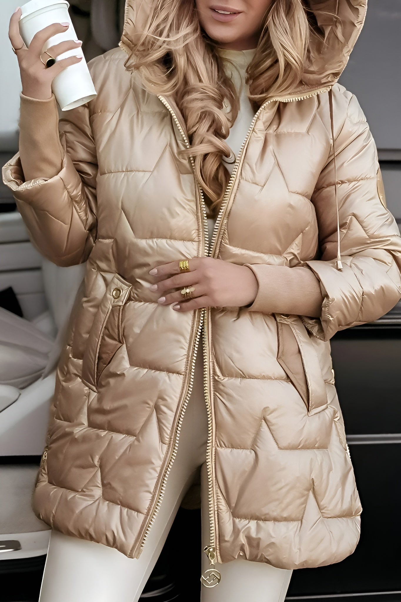 Elena™ | Abrigo de invierno elegante con capucha y relleno