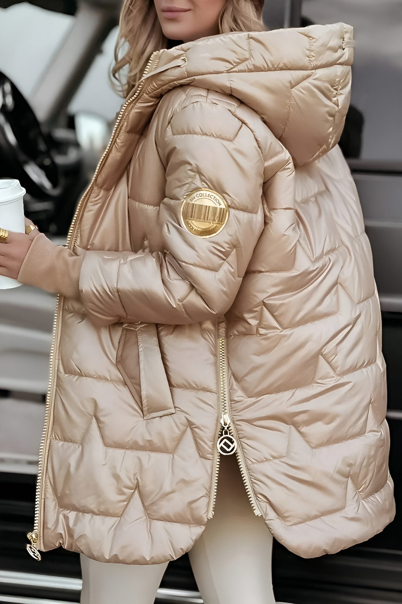Elena™ | Abrigo de invierno elegante con capucha y relleno