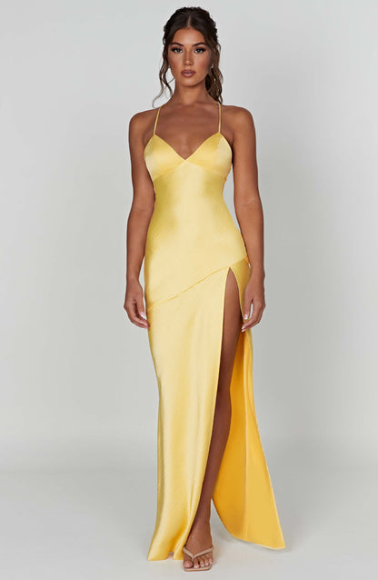 Patricia™ | Vestido largo de satén elegante